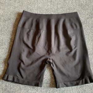 Aurola Women No Size Black Tight Workout Activewear Shorts with Booty Scrunch
